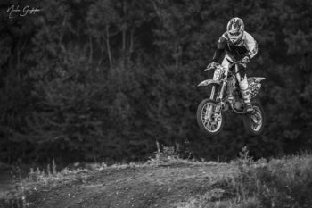 moto-cross noir et blanc